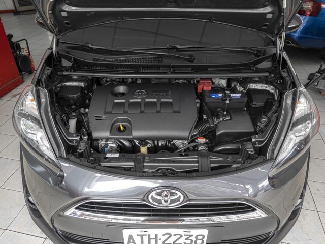 2017年 TOYOTA豐田 SIENTA 灰 1.8／I-KEY.定速.恆溫.電滑門.倒車顯影  第3張相片