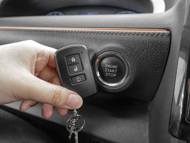 2017年 TOYOTA豐田 SIENTA 灰 1.8／I-KEY.定速.恆溫.電滑門.倒車顯影  第6張相片