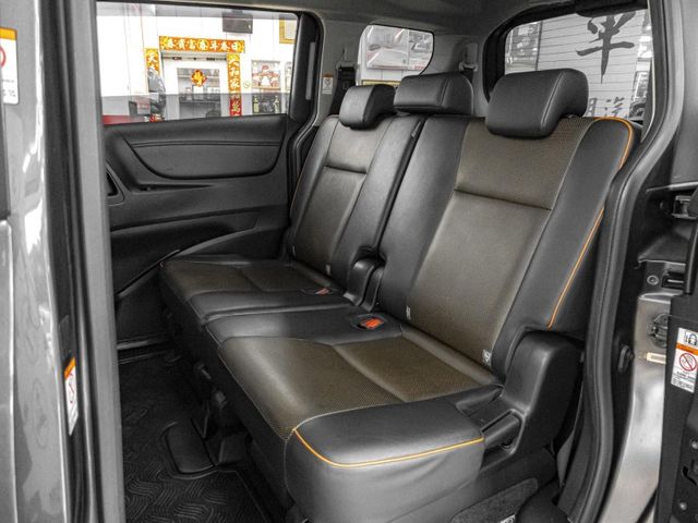 2017年 TOYOTA豐田 SIENTA 灰 1.8／I-KEY.定速.恆溫.電滑門.倒車顯影  第9張相片