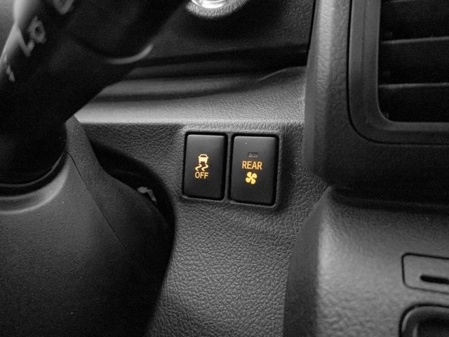 2017年 TOYOTA豐田 SIENTA 灰 1.8／I-KEY.定速.恆溫.電滑門.倒車顯影  第15張相片