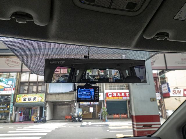 2017年 TOYOTA豐田 SIENTA 灰 1.8／I-KEY.定速.恆溫.電滑門.倒車顯影  第18張相片