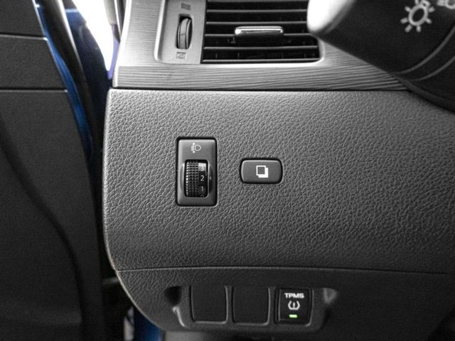 Nissan Tiida  第14張相片