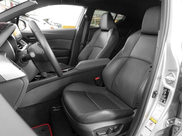 Toyota C-HR  第8張相片