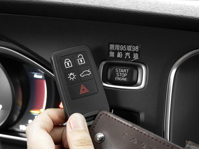 Volvo V40  第6張相片