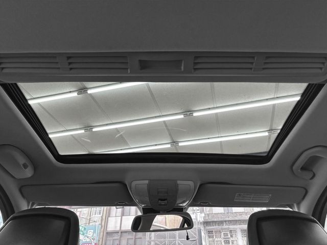 Mercedes-Benz/賓士 C200  第13張相片