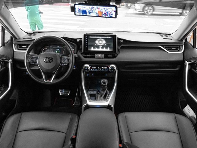 Toyota RAV4  第10張相片