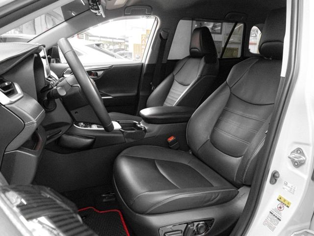 Toyota RAV4  第11張相片