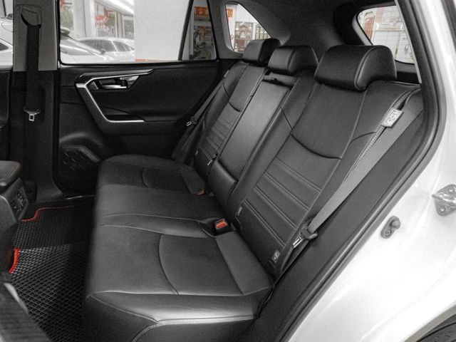 Toyota RAV4  第12張相片