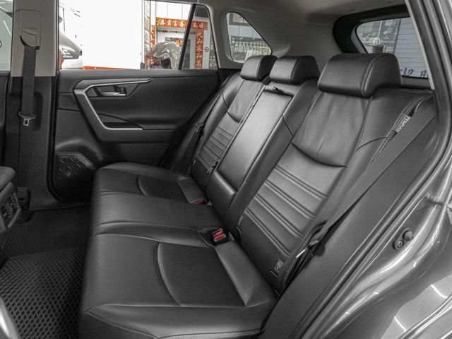 Toyota RAV4  第12張相片