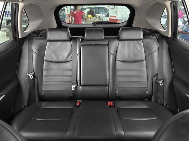 Toyota RAV4  第13張相片