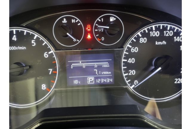 Nissan TIIDA  第9張相片