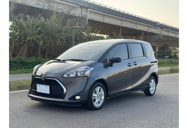 Toyota SIENTA  第1張相片