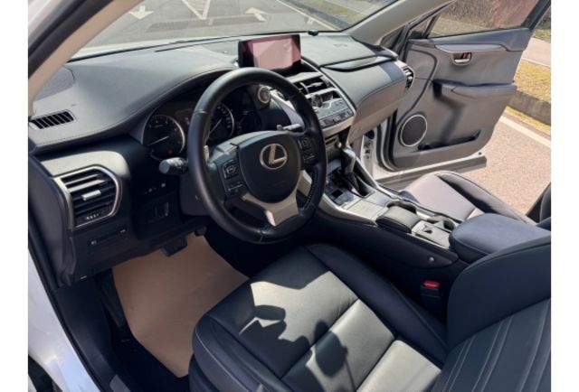 Lexus NX200  第8張相片