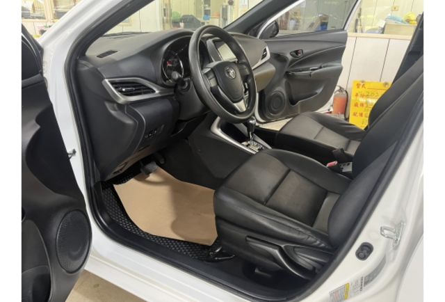 Toyota YARIS  第10張相片