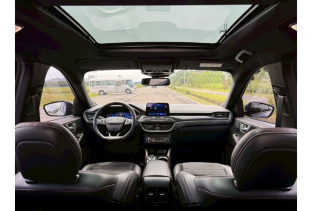 Ford KUGA  第10張相片