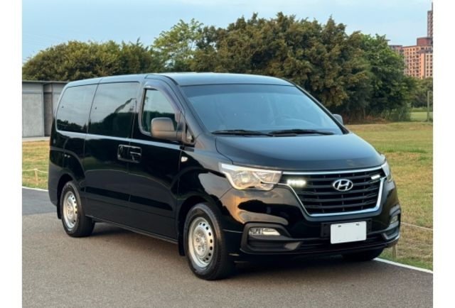 Hyundai STAREX  第2張相片