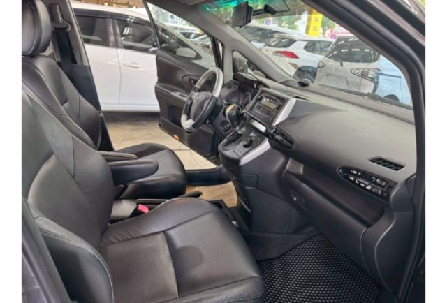 Toyota WISH  第8張相片