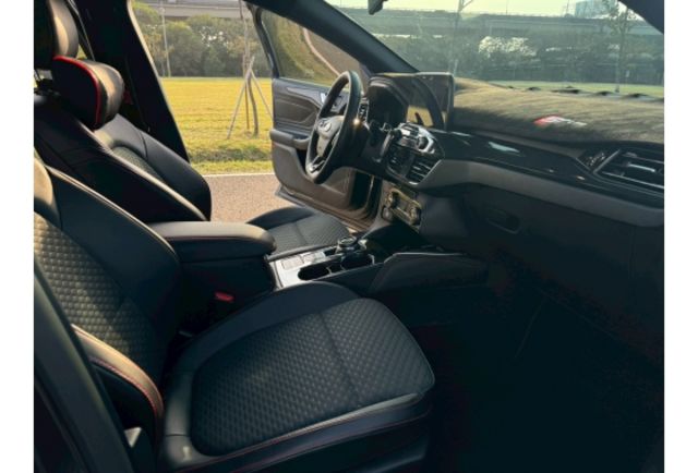 Ford FOCUS  第8張相片