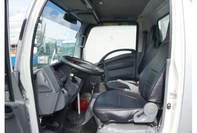 2010年 ISUZU五十鈴 廂式 11尺半 車況佳  第5張相片