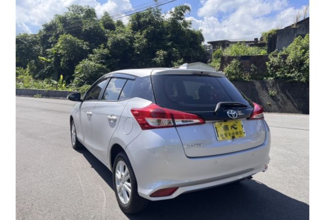 2020年 TOYOTA YARIS 1.5cc 銀色 新車保固內正一手車 里程數極少  第2張相片