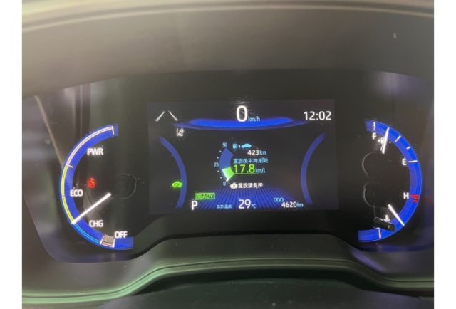 2024 TOYOTA COROLLA CROSS 灰色 油電板 里程僅跑4600公里 一手車  第10張相片