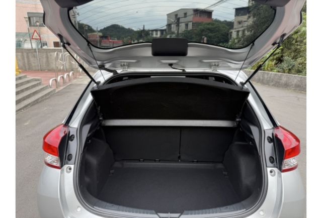 2021年 TOYOTA Yaris 五門神車  第16張相片