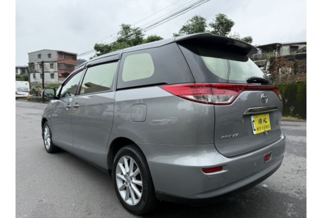基隆弘揚汽車 在地經營30餘年 品質保證誠信至上 原鈑件 ㄧ手車 熱門七人座  第3張相片