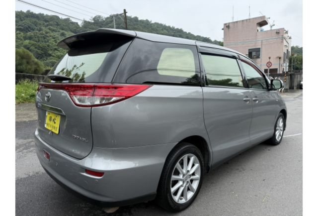 基隆弘揚汽車 在地經營30餘年 品質保證誠信至上 原鈑件 ㄧ手車 熱門七人座  第4張相片