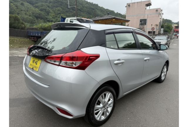 基隆弘揚汽車 在地經營30餘年 品質保證誠信至上 原鈑件 ㄧ手車 里程僅跑2萬1  第4張相片