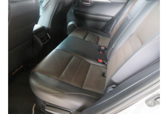 Lexus NX200T  第7張相片