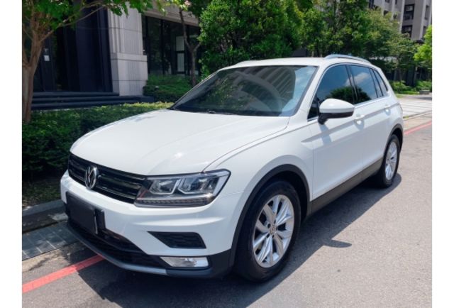 Volkswagen T-ROC 280 TSI  第1張相片