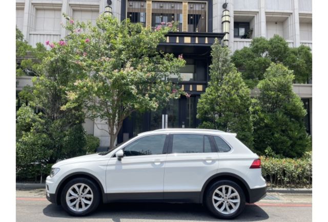 Volkswagen T-ROC 280 TSI  第3張相片