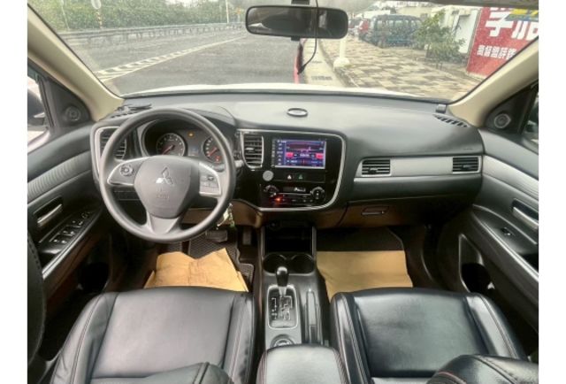 Mitsubishi OUTLANDER  第12張相片