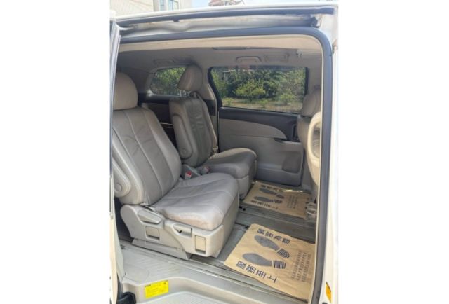 Toyota PREVIA  第4張相片