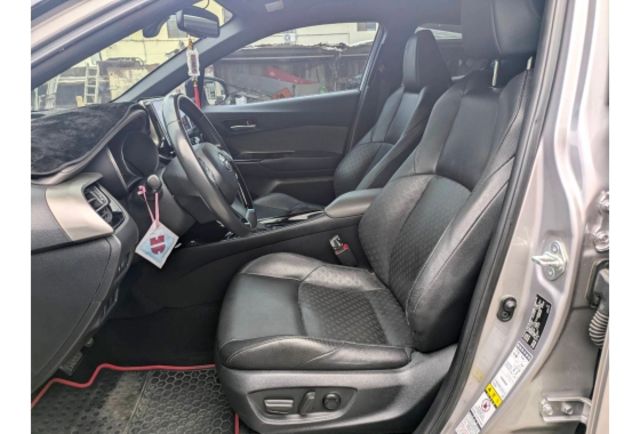 2020 Toyota C-HR 頂級尊絕版(四驅) 一手女用車/原鈑原漆原廠保養  第8張相片