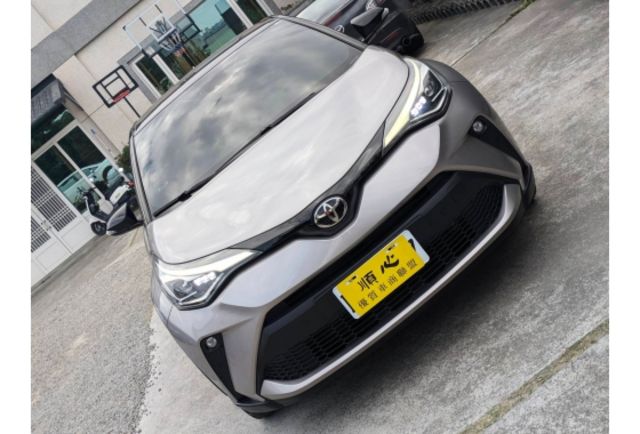 2020 Toyota C-HR 頂級尊絕版(四驅) 一手女用車/原鈑原漆原廠保養  第12張相片