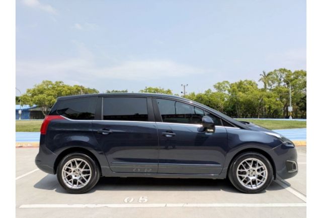 2017 領 Peugeot 5008 1.6 柴油HDi 小改頂級版  第4張相片