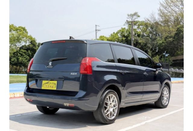2017 領 Peugeot 5008 1.6 柴油HDi 小改頂級版  第6張相片