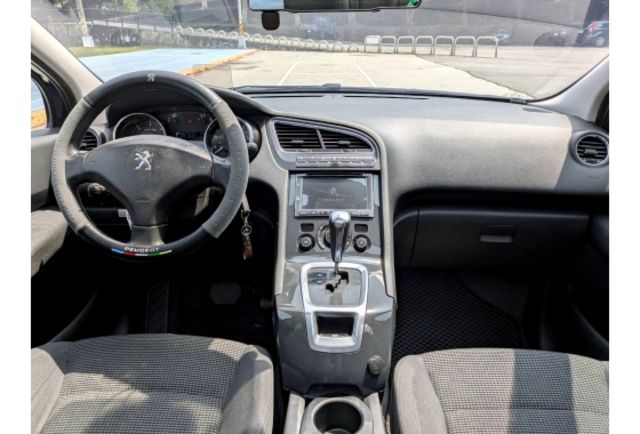 2017 領 Peugeot 5008 1.6 柴油HDi 小改頂級版  第9張相片