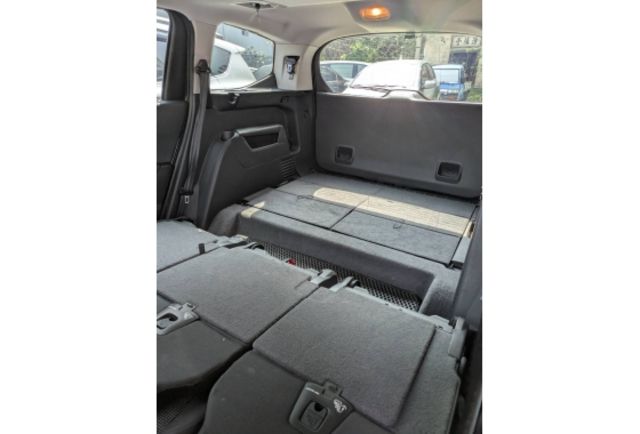 2017 領 Peugeot 5008 1.6 柴油HDi 小改頂級版  第15張相片