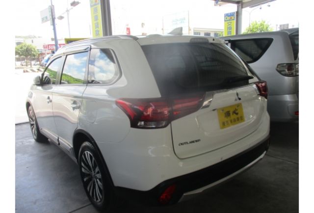 Mitsubishi OUTLANDER  第3張相片
