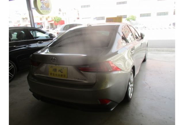 Lexus IS300H  第3張相片
