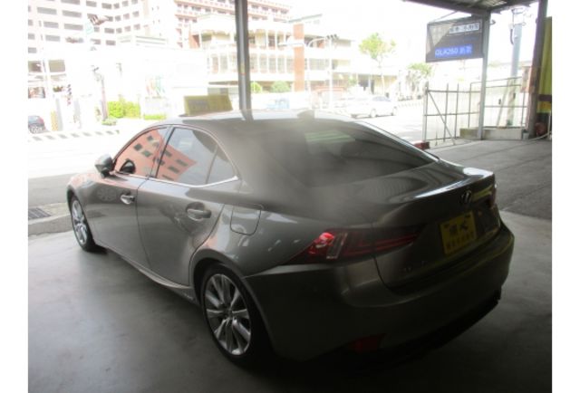 Lexus IS300H  第4張相片