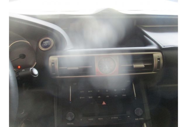 Lexus IS300H  第10張相片