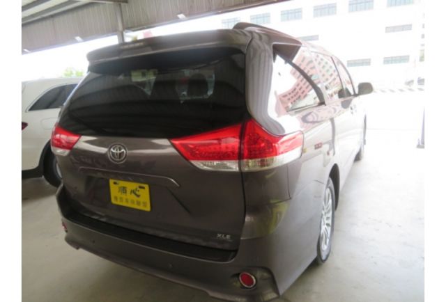 Toyota SIENNA  第1張相片