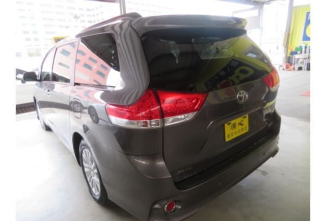 Toyota SIENNA  第2張相片