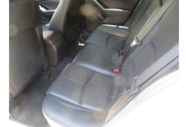 Mazda MAZDA3  第7張相片