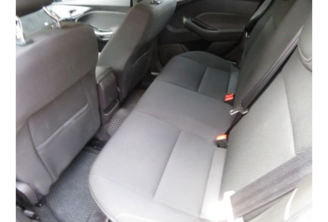 Ford FOCUS  第9張相片