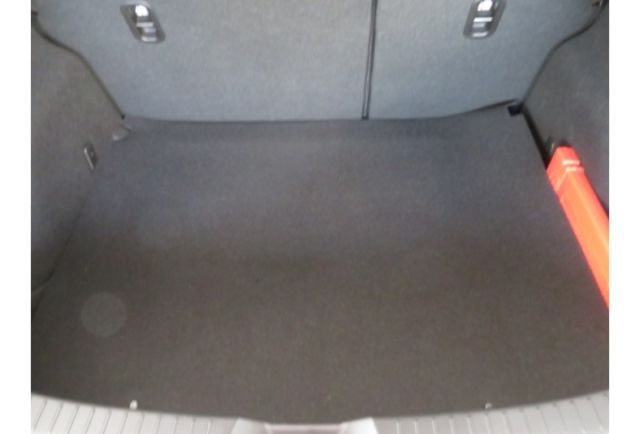 Mazda MAZDA3  第7張相片