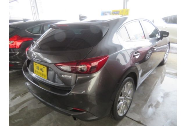 Mazda MAZDA3  第8張相片